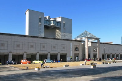 横浜美術館